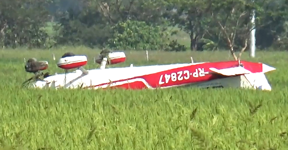 Eroplano, bumagsak sa palayan sa Talavera; piloto at estudyante, nakaligtas!